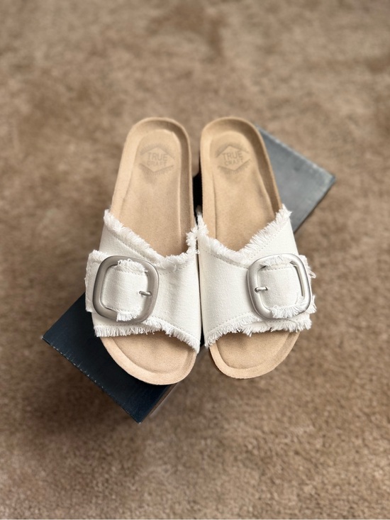 True Craft Shoes - NWT True Craft Zest Sandal (7)